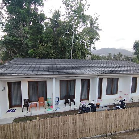 The Corner Homestay Kuta  Buitenkant foto