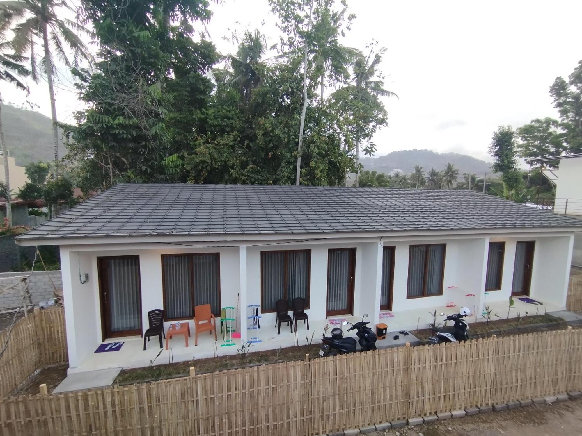 The Corner Homestay Kuta  Buitenkant foto