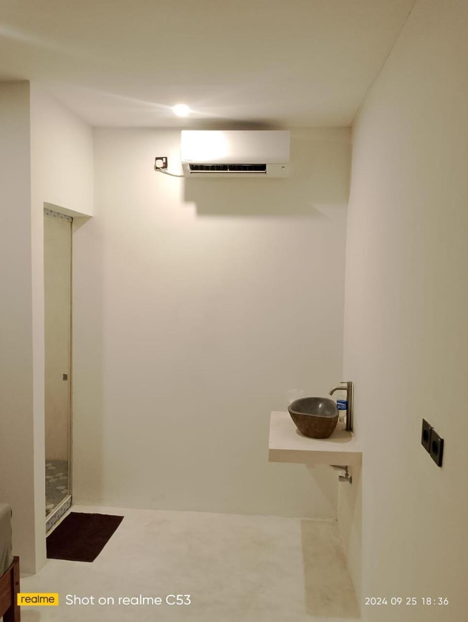 The Corner Homestay Kuta  Buitenkant foto