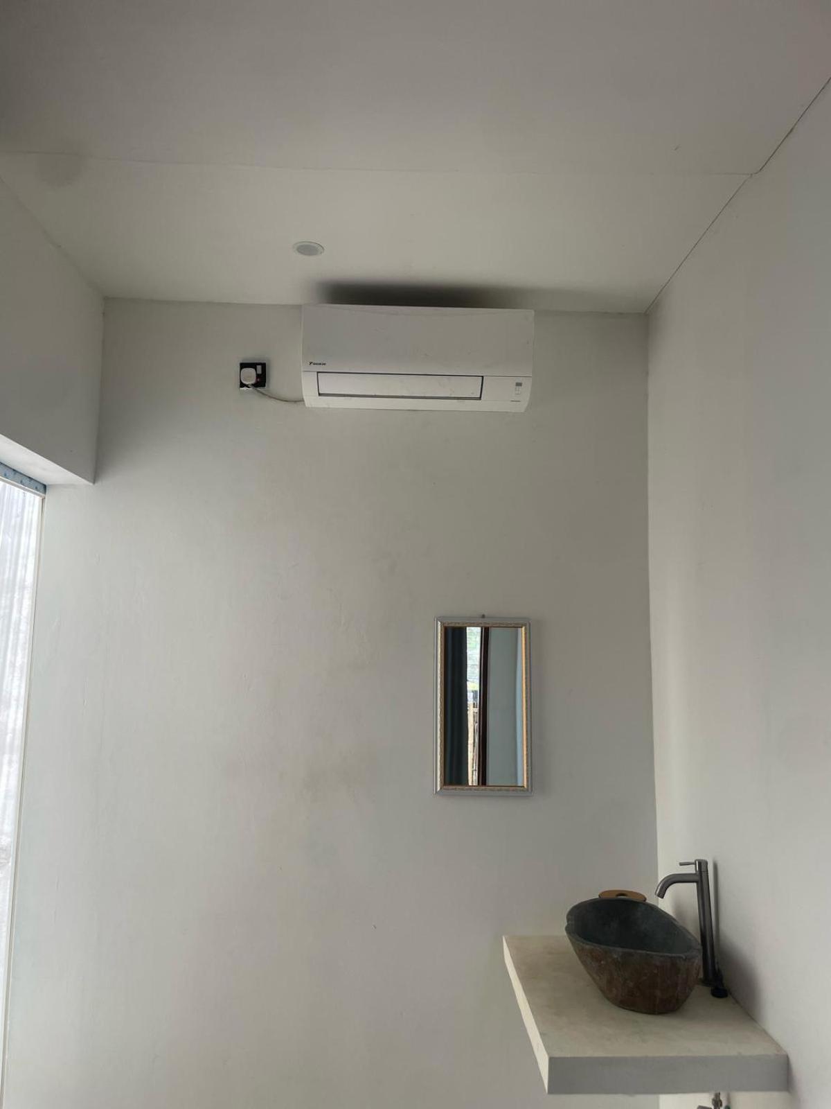 The Corner Homestay Kuta  Buitenkant foto