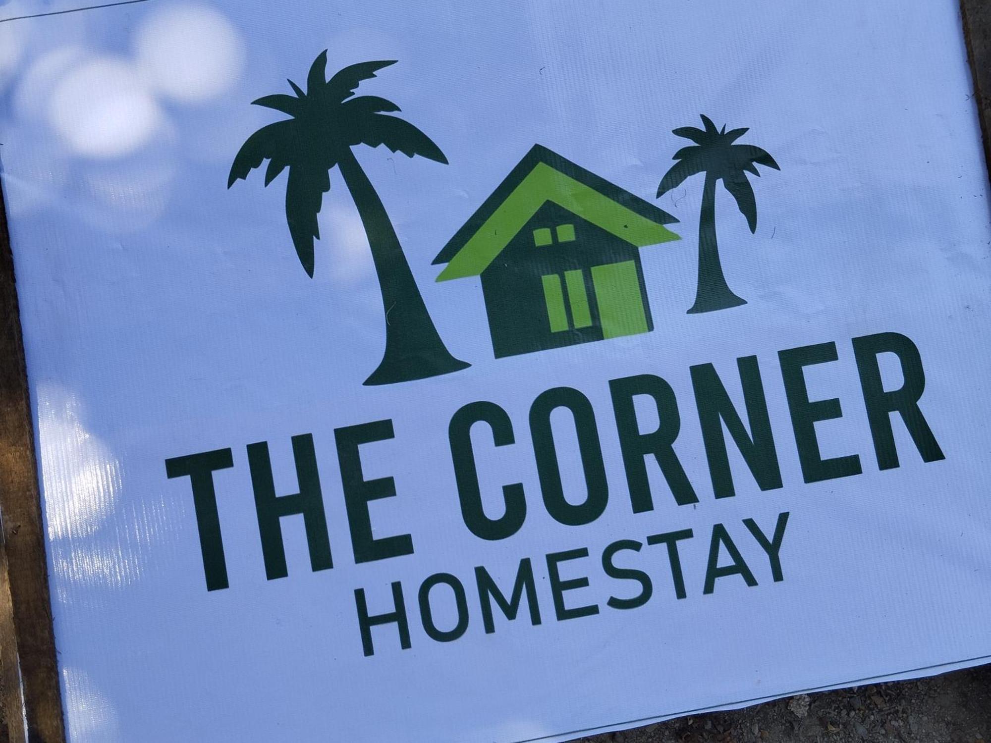 The Corner Homestay Kuta  Buitenkant foto